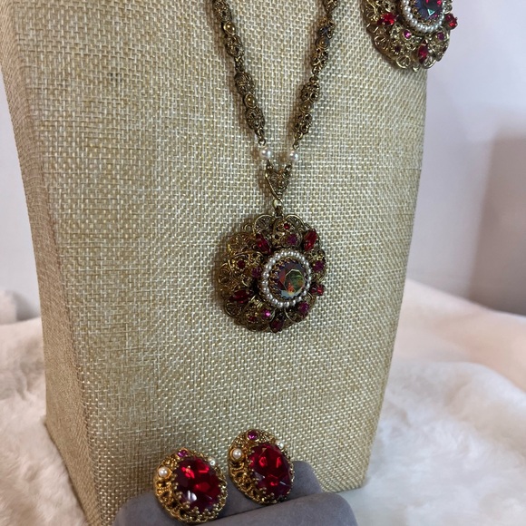 Western Germany Gold, Red Crystal, Pearl Necklace, Brooch, and Earrings - Picture 9 of 12